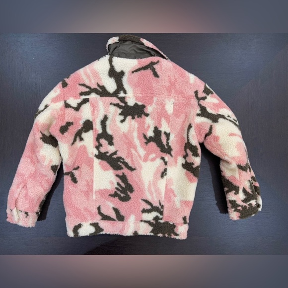 APPARIS women’s Theresa Camo Faux Shearling Jacket Pink - Picture 4 of 16